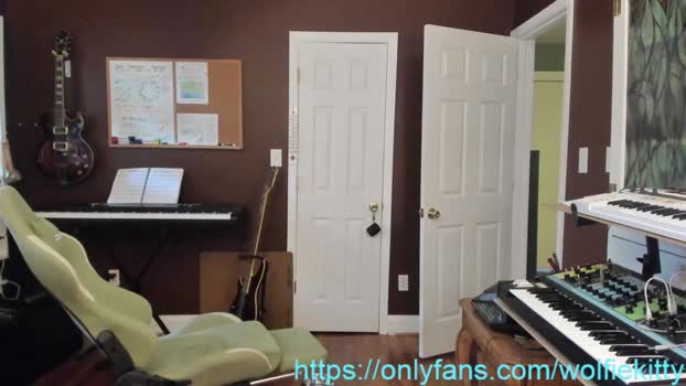 wolfiekitty  28-05-2023 video skinny