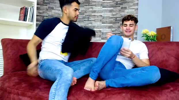 oversized_guy  08-06-2023 video fingers