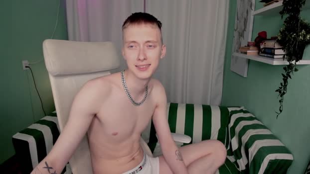 theo_huyovo  29-06-2023 video kiss