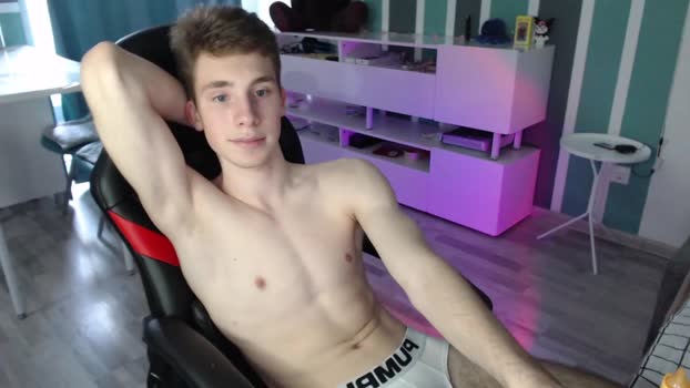 cute_brian  04-07-2023 video Cam