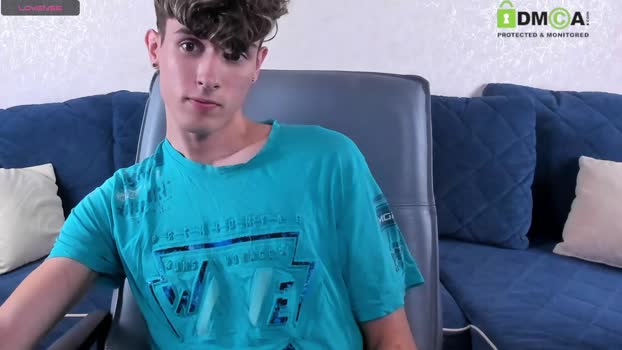 james_mil  19-08-2023 video kiss