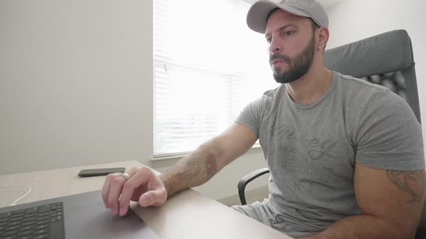 brucestryker  22-08-2023 video bigballs