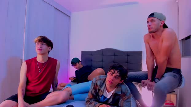 2gays_1straight  28-08-2023 video sexyfeet