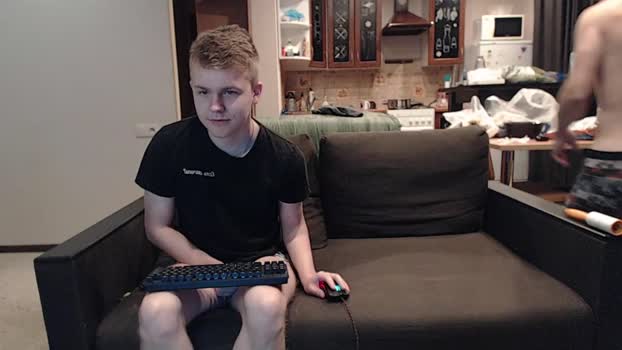 ratoretto_team  03-09-2023 video kissing