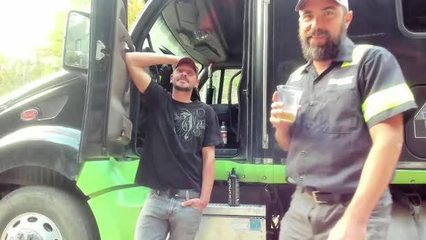 hardworkertn  12-10-2023 video kissing