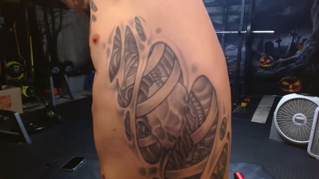 browneyedmuscleboy32  27-10-2023 video gag