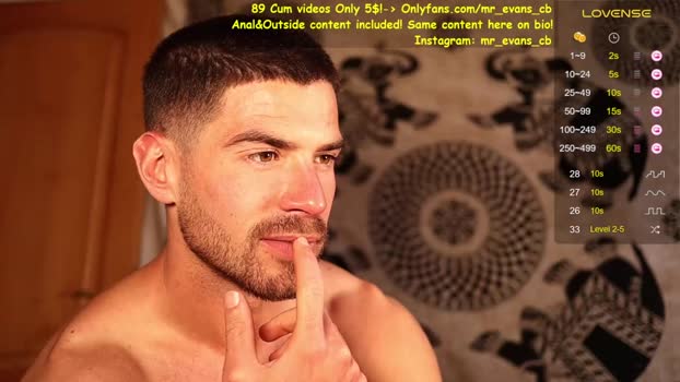 mr_evans_official 04-02-2024 video kissing