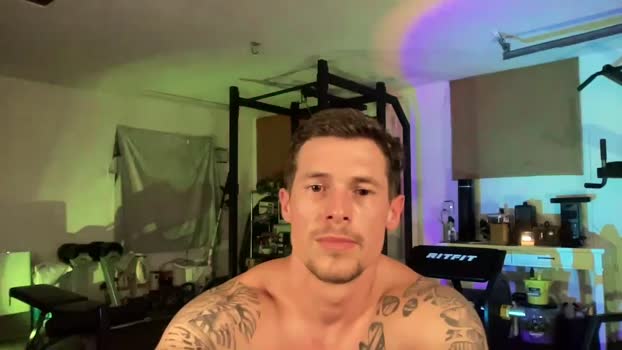 browneyedmuscleboy32 24-05-2024 video striptease