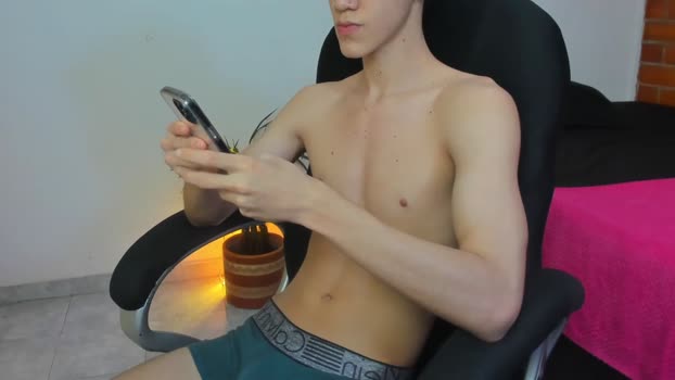 michael_twink18 11-08-2024 video horny