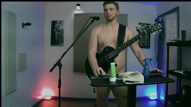 yes_2_that 02-10-2024 video kissing