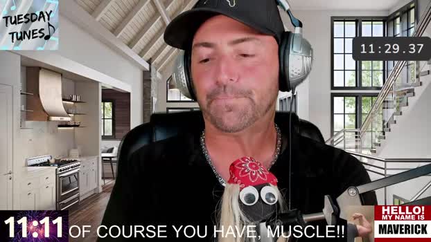 socialmaverick 19-11-2024 video kissing