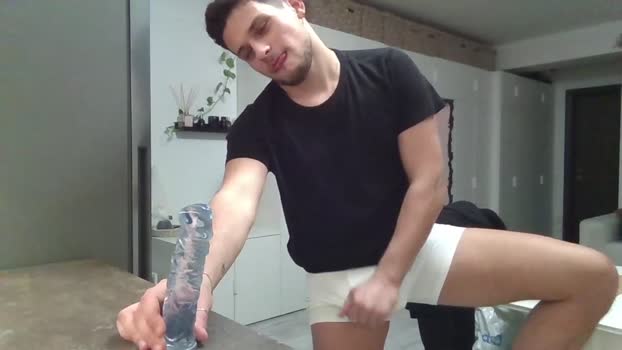 roberto_twink1 28-11-2024 video kiss