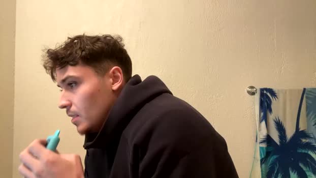 yungstudbev 24-12-2024 video kiss