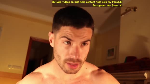 mr_evans_official 26-12-2024 video kissing