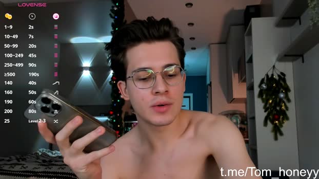 tom_honey 30-12-2024 video sexymale