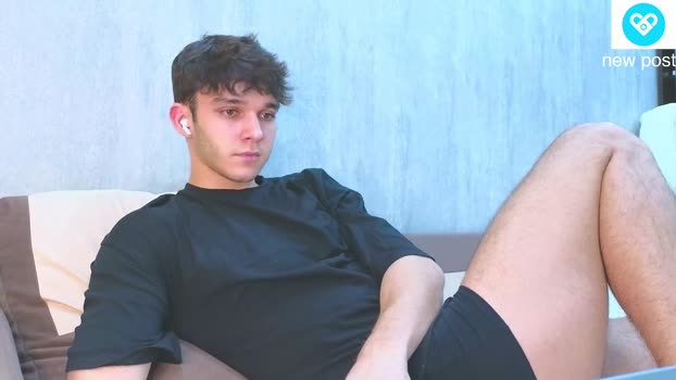 james_friends 04-02-2025 video kiss