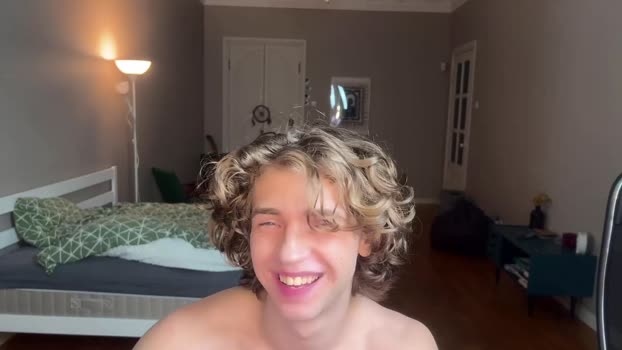 namiraaxel 22-02-2025 video kissing