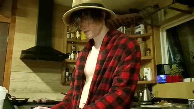 info_chat 09-03-2025 video kissing