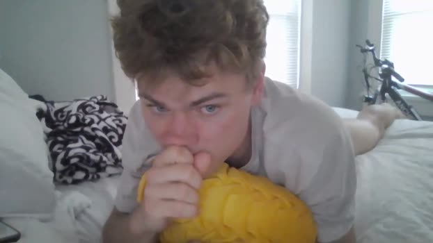 govle 26-03-2025 video kiss