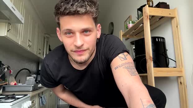 roberto_twink1 27-03-2025 video jerkoff