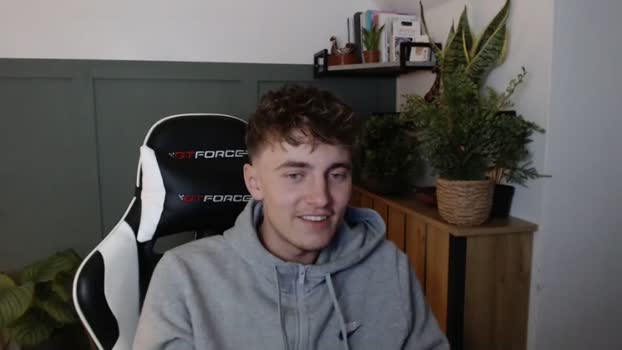 luciancrowe 08-04-2025 video kissing