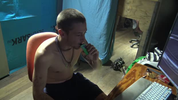 nezzey 18-04-2025 video kiss