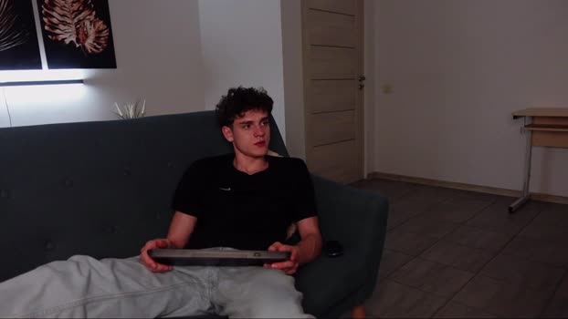 brad_holloway 19-04-2025 video suckcock