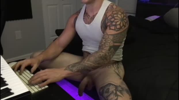 9inchbulll 30-04-2025 video striptease