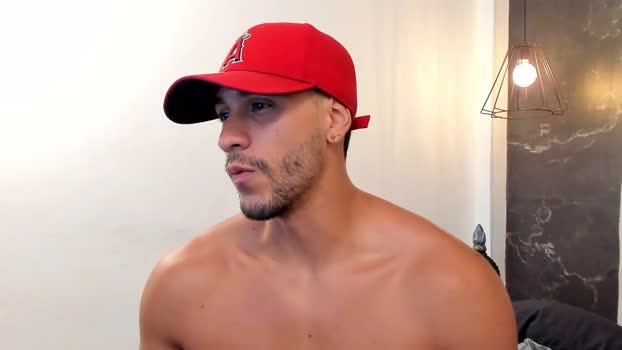 larry_jones 02-05-2025 video kiss