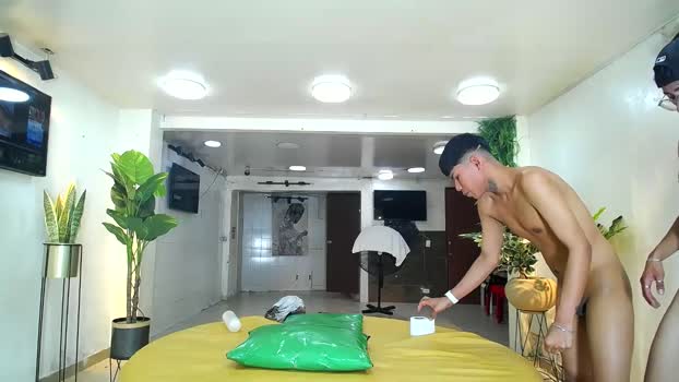 boschcz 04-06-2025 video kissing