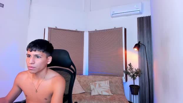 party_guyssex 18-07-2025 video kiss