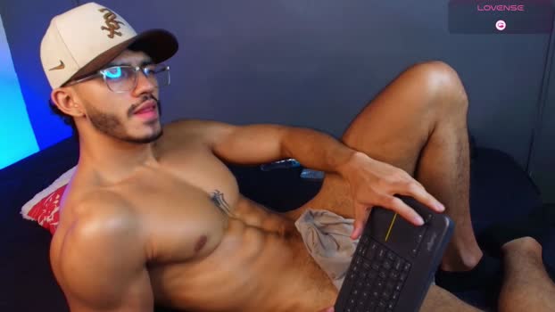 axel_stein03 05-08-2025 video kissing