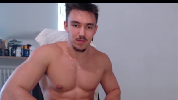 muscledanny69<