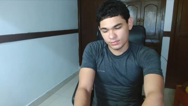 zyrosxk 02-10-2025 video kissing