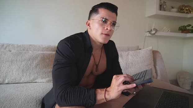 maximohoot 10-10-2025 video legs