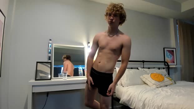 leo_wildd 19-10-2025 video kiss