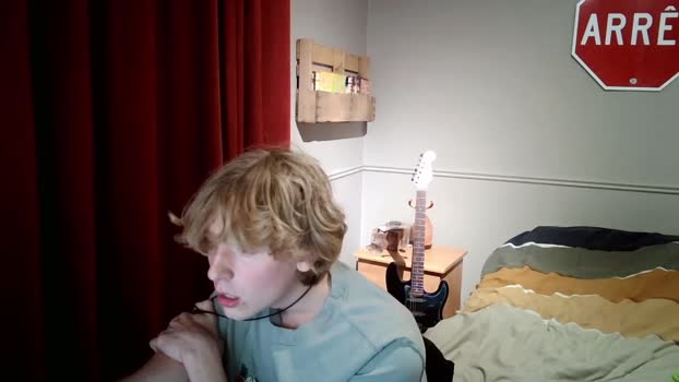 gayblondboy<