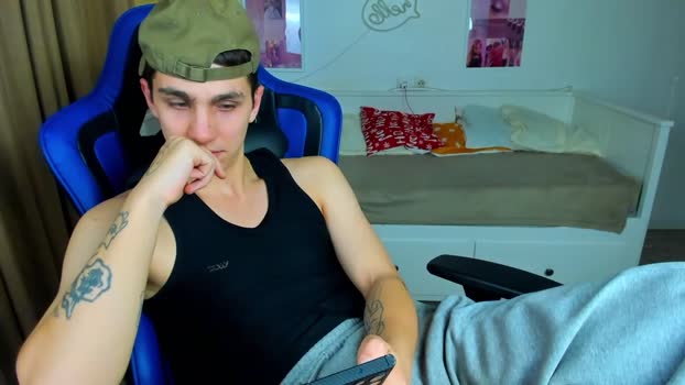 frank_mooree 05-12-2025 video kissing