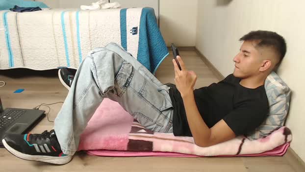 aladino_ms 18-12-2025 video kissing