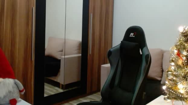 darius_94 10-01-2026 video fingers