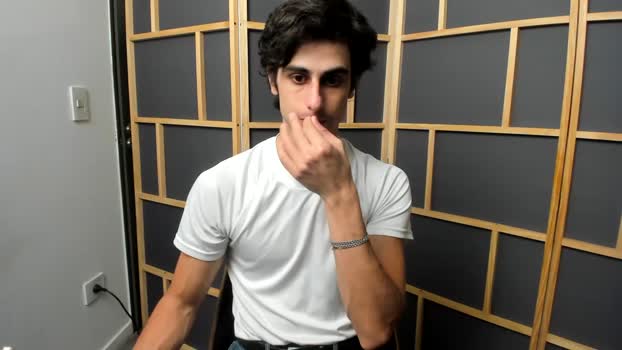 simon_lola 01-03-2026 video fingers