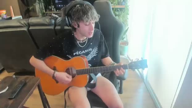 bashful4200 05-04-2026 video kiss