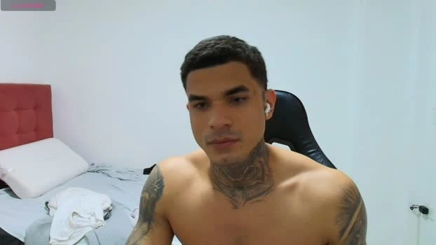 juan_gomez_1 26-04-2026 Gay lick striptease Video