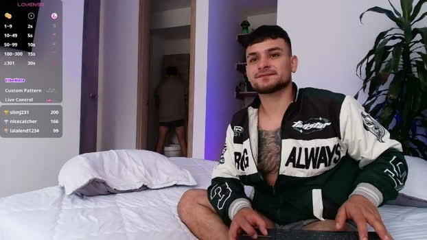 aron_santoro1 27-04-2026 Gay legs ass Video