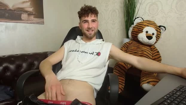 kyloeast 28-04-2026 Gay hard lick Video