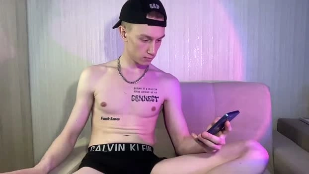 travis_gracile 28-04-2026 Gay blowjob fingers Video