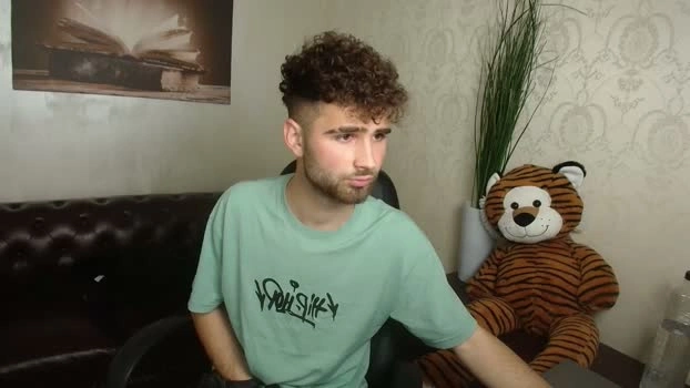 kyloeast 30-04-2026 Gay analtoy striptease Video