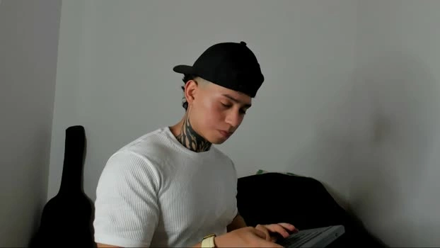 alessandro_wolf 06-05-2026 Gay jerkoff ass Video