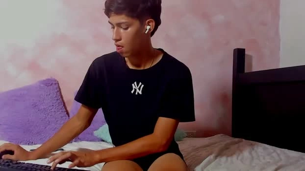 baby_noaht 09-05-2026 Gay sexyfeet playtime Video