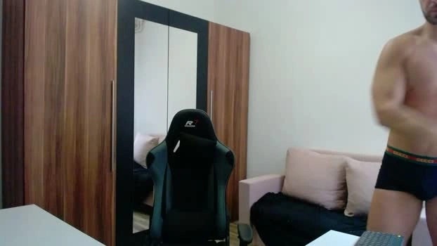 darius_94 17-05-2026 Gay naked orgasm Video